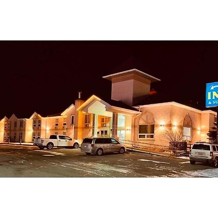 Aurora Park Inn & Suites 도슨 크릭 외부 사진