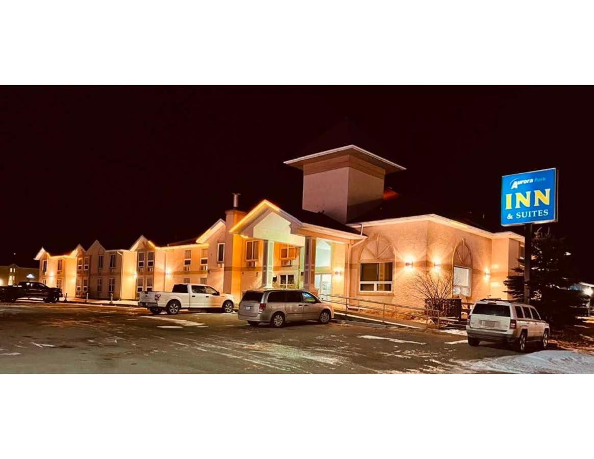 Aurora Park Inn & Suites 도슨 크릭 외부 사진