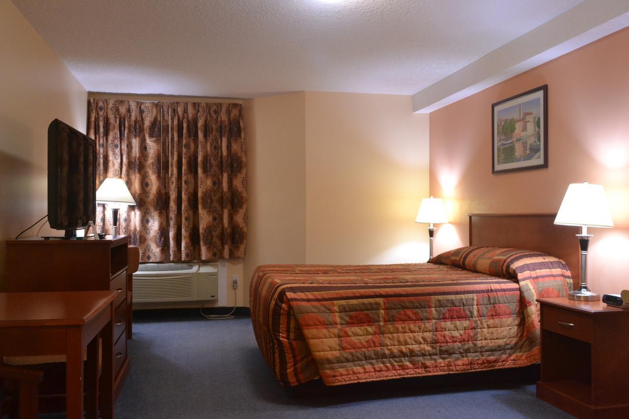 Aurora Park Inn & Suites 도슨 크릭 외부 사진